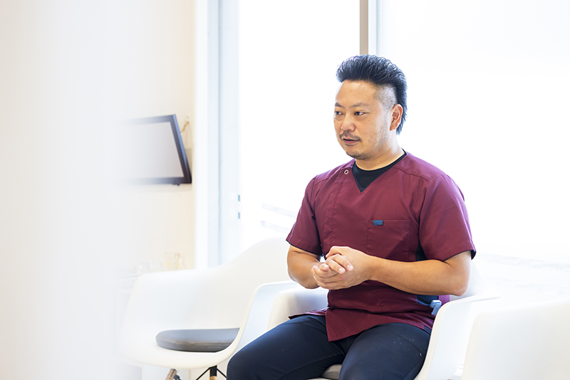 今、入れ歯のお話が出ましたが、入れ歯治療の特徴を教えていただけますか?